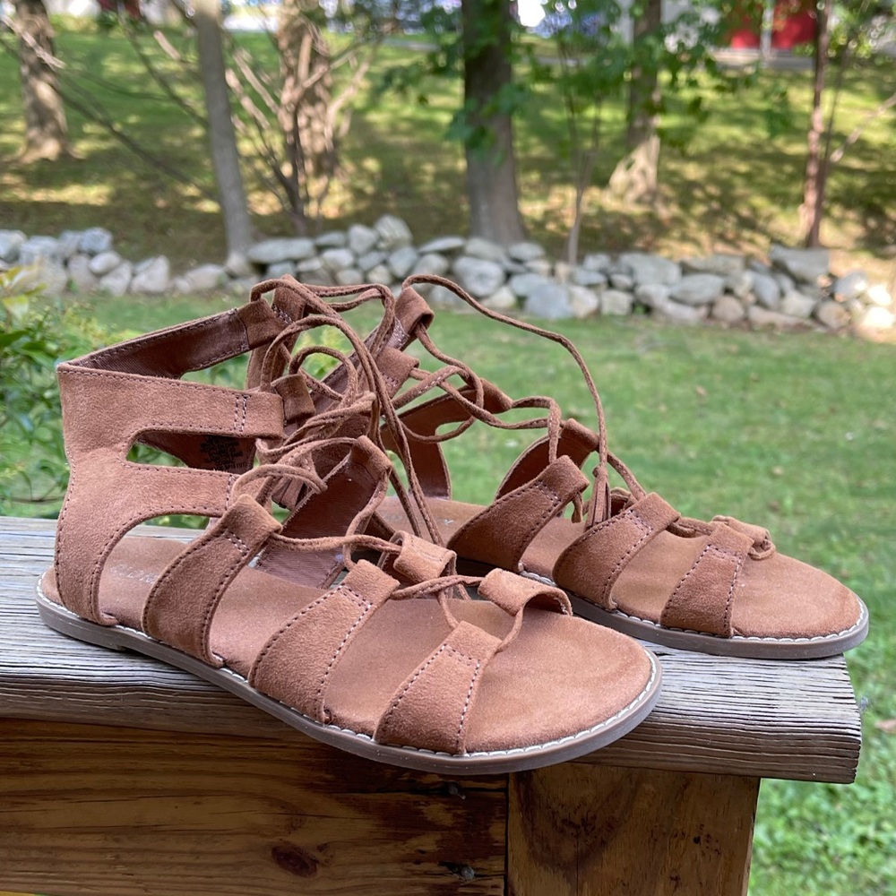 Old Navy Women’s Faux Suede Gladiator Sandal, Cognac Color